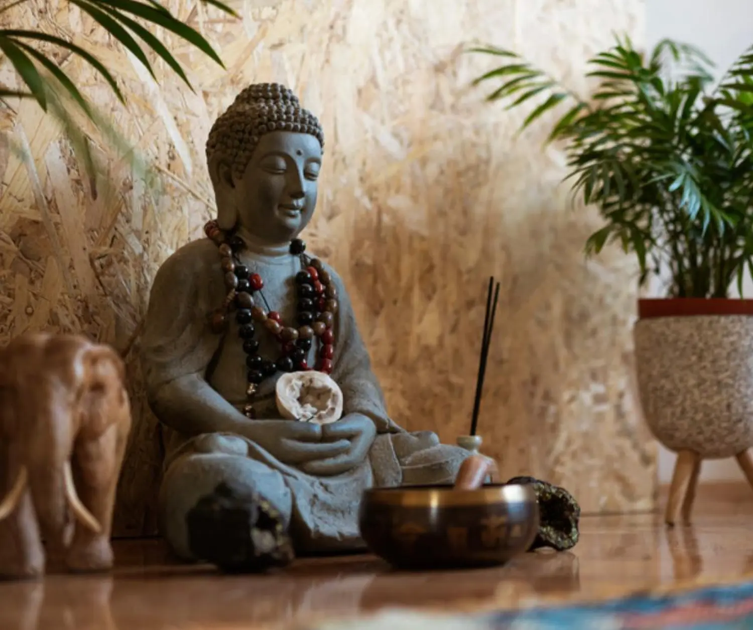 Medium Daniela Rengel, Buddha-Statue